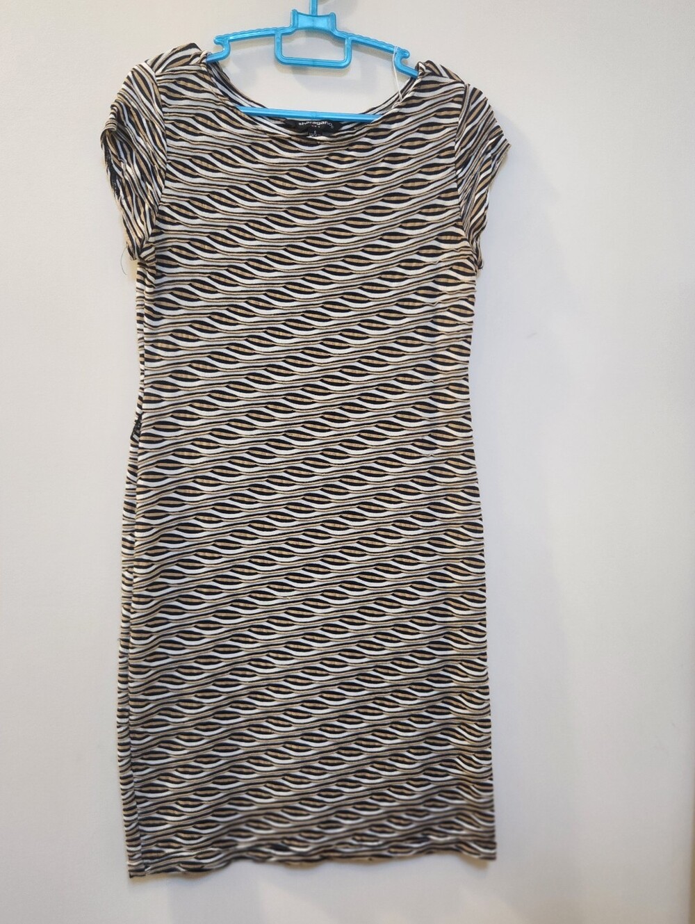 Sharagano Black, White & Tan Wave-Print Midi Dress